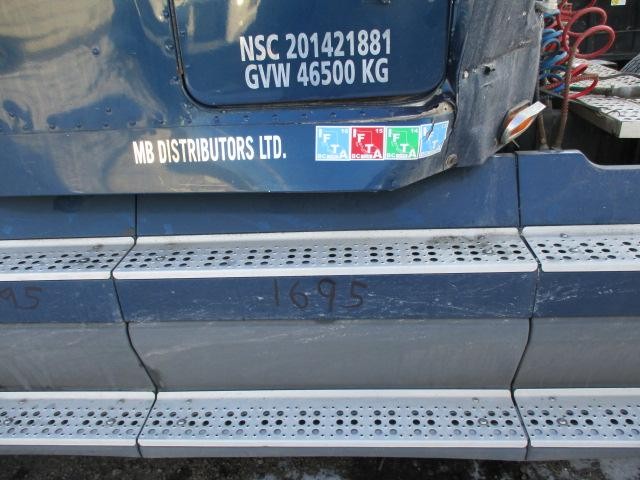 For 2002 FREIGHTLINER FLD120 SIDE FAIRING Left ,  OR