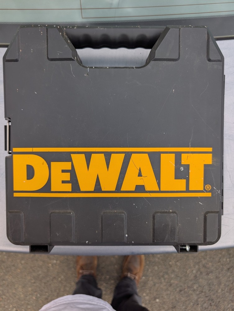 DEWALT DWD115K Drill 8.0-Amp 3/8-Inch Variable Speed with Trigger And Box Nice!