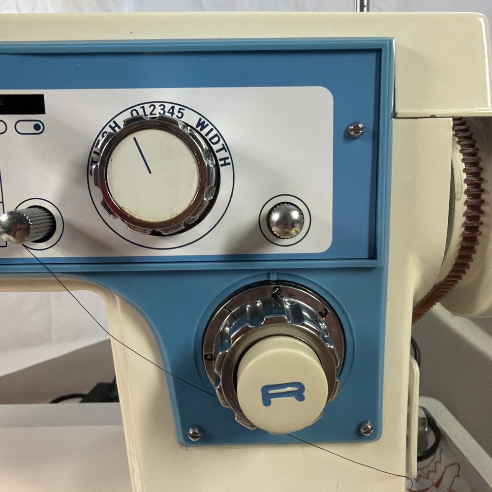 Vintage Dressmaker 7000 Sewing Machine