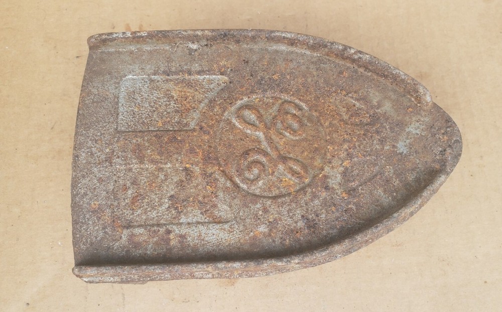 Vintage GE iron Trivet