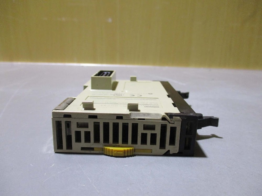 OMRON CJ1W-OD233 PLC Output Unit USED