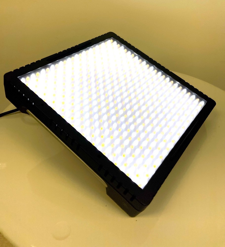 STRAND LIGHTING STUDIO PANEL LED 1X1 LIGHT / SELECON / Model PLSTUPNL-03