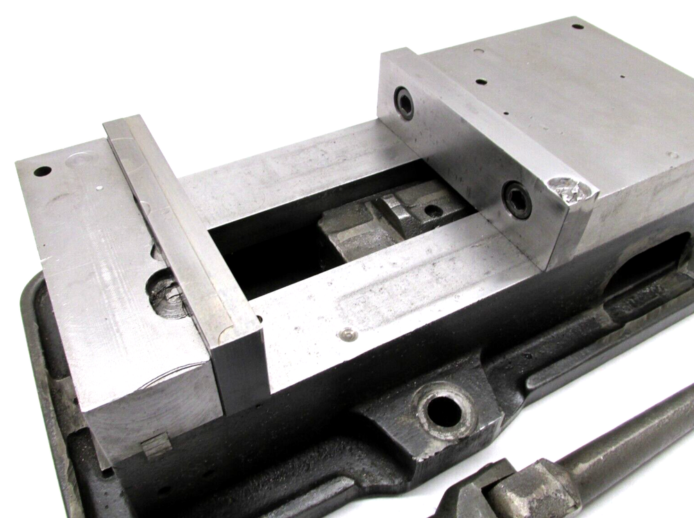 KURT ANGLOCK 6" MILLING MACHINE VISE w/ JAWS & HANDLE - #D60