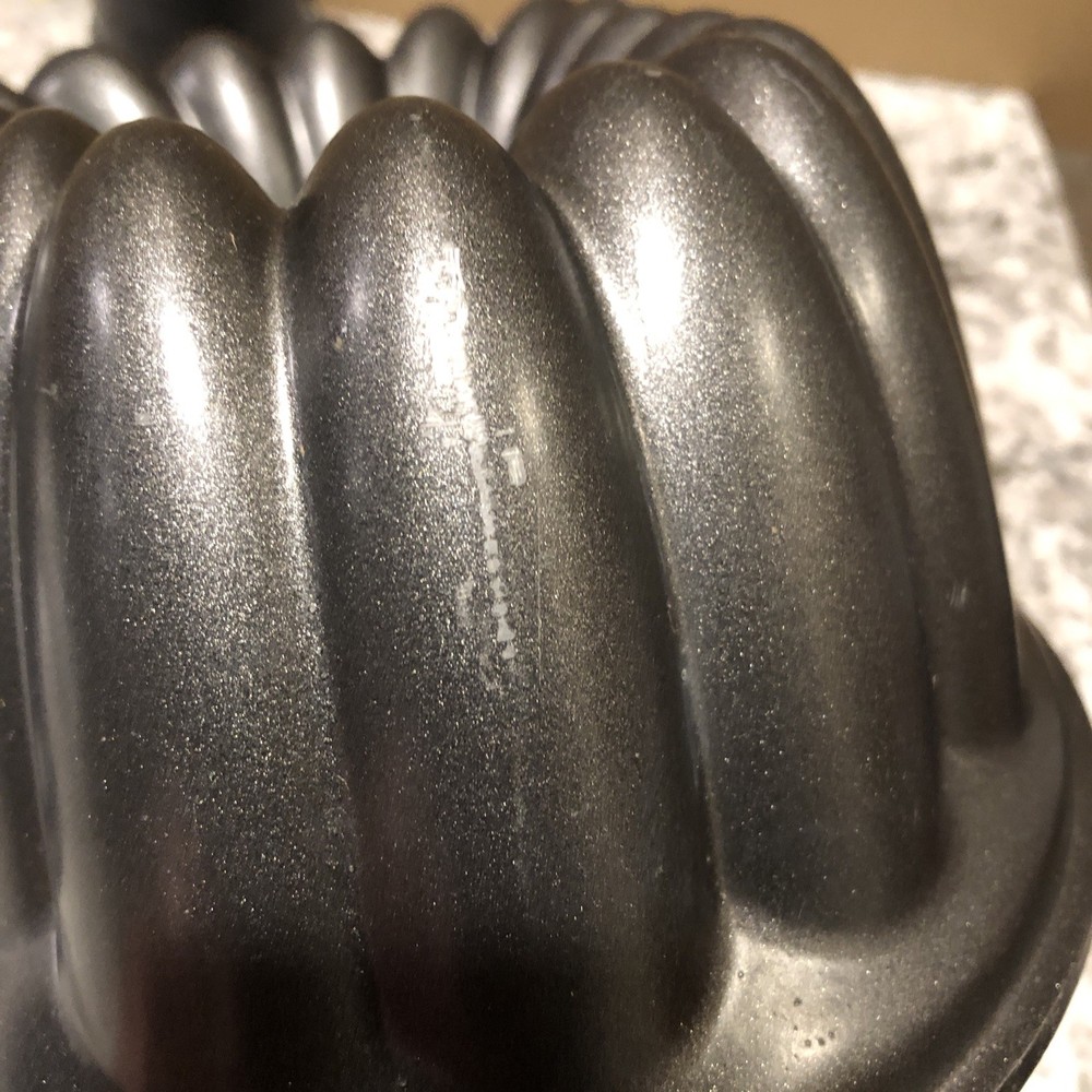 Nordic Ware 10 Cup Elegant Heart Bundt® Pan