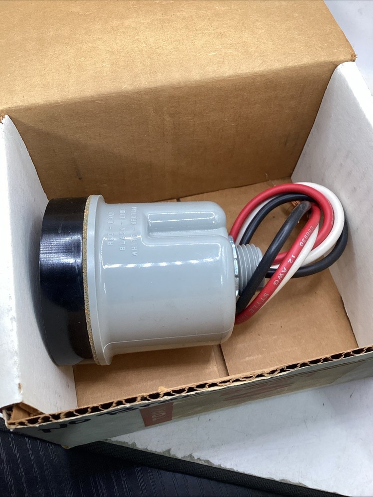 Tork 2421 RECEPTACLE ONLY For Plug-In Photoelectric Control *missing bracket