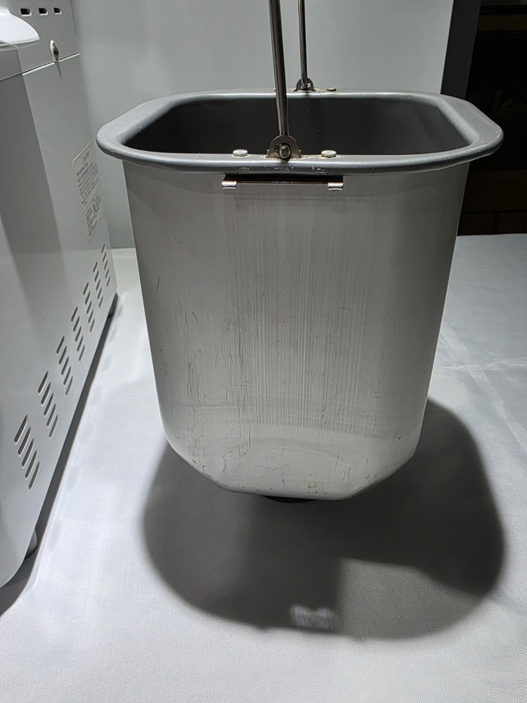 Hitachi HB-B101 Bread Machine Automatic Home Bakery. TESTED