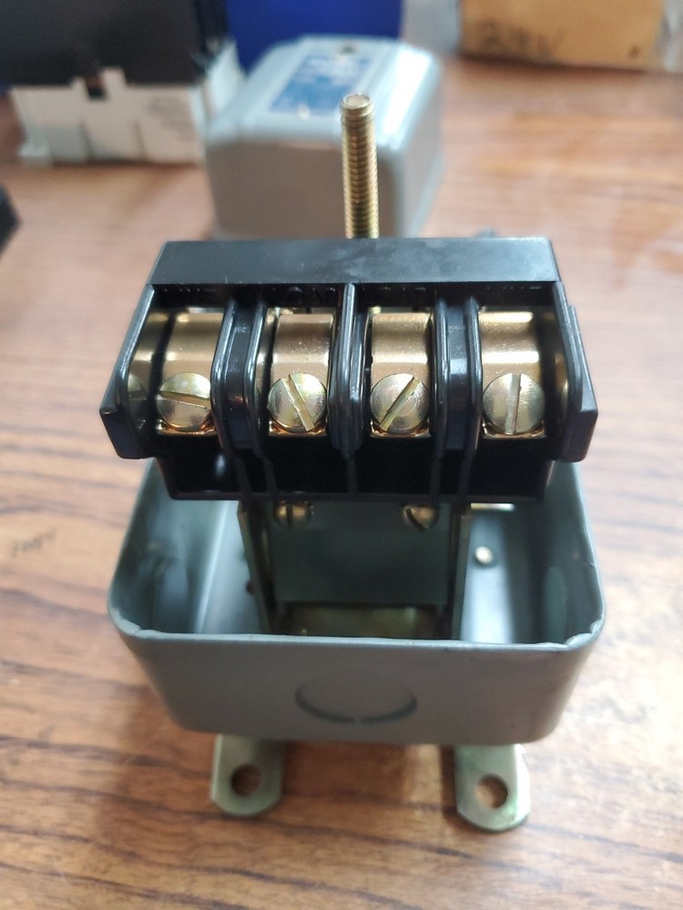SQUARE D 9036 GG-2 Ser C Liquid Level Float Switch (VR6)