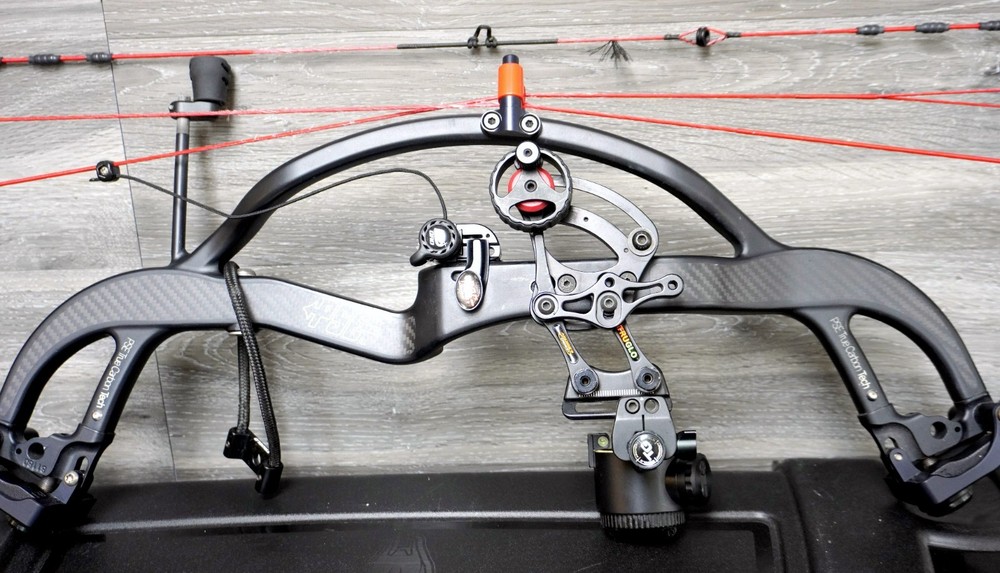 PSE Carbon Air compound bow w/Protective Case