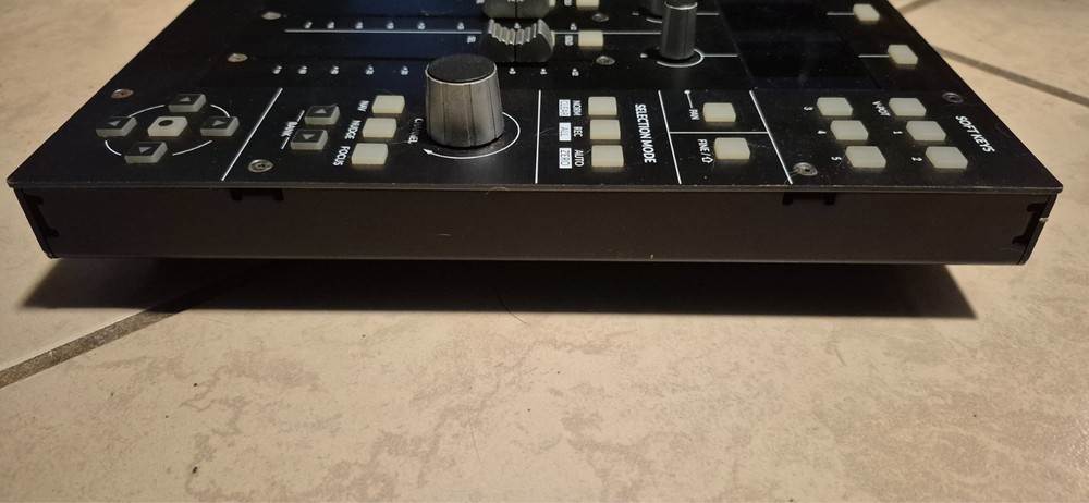 UF8 Advanced DAW Controller