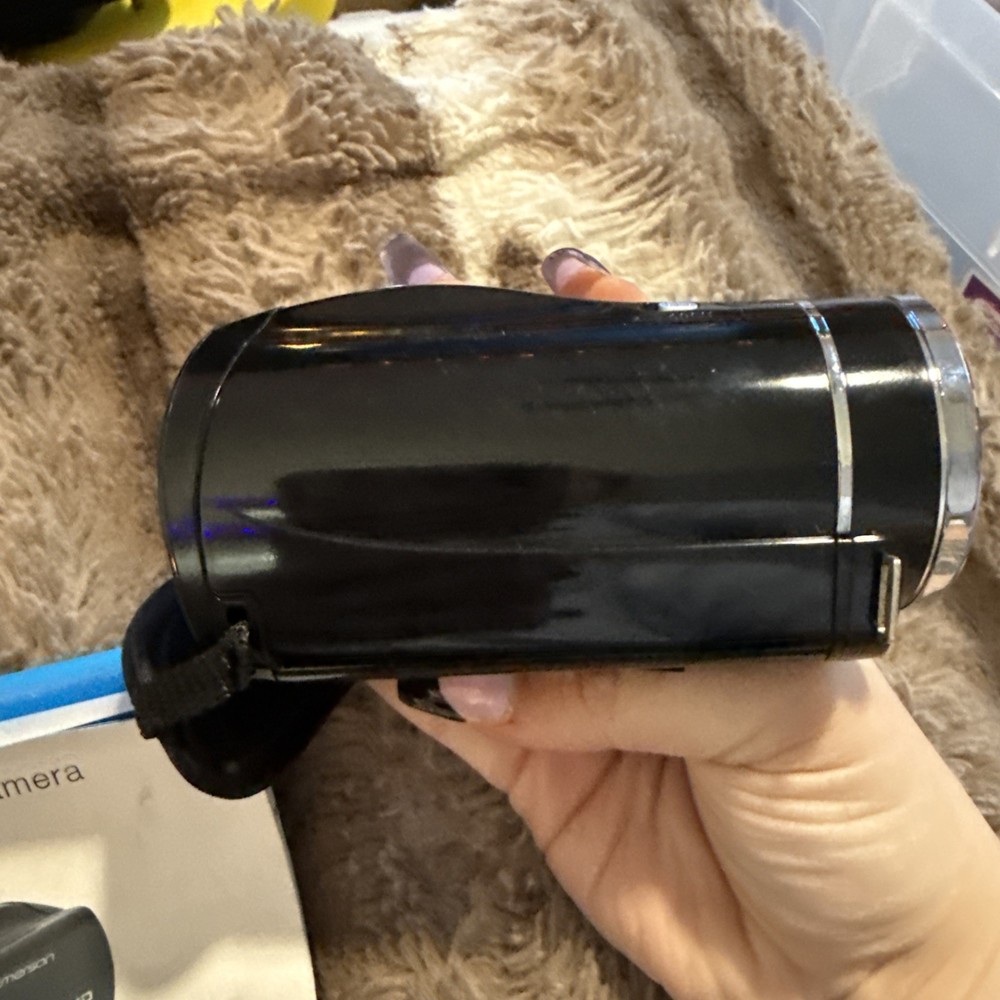 Emerson Evc 720 Digital Video Camera-UNTESTED comes with case