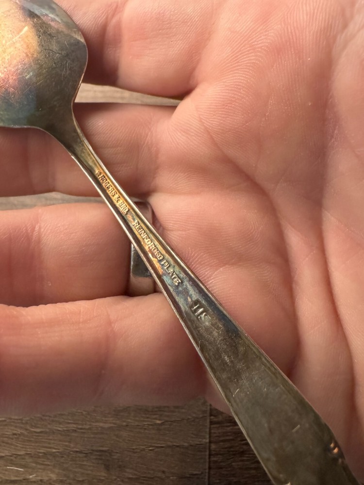 Rogers & Bro Daybreak/Elegant Lady Pattern Silverplated Teaspoon