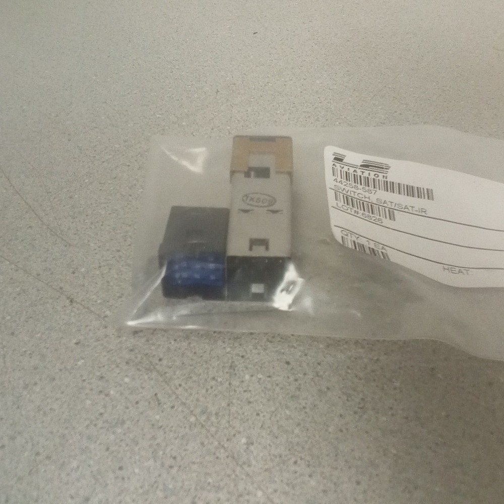 KORRY Aviation Push Button Switch 44258-587 + 28196-001