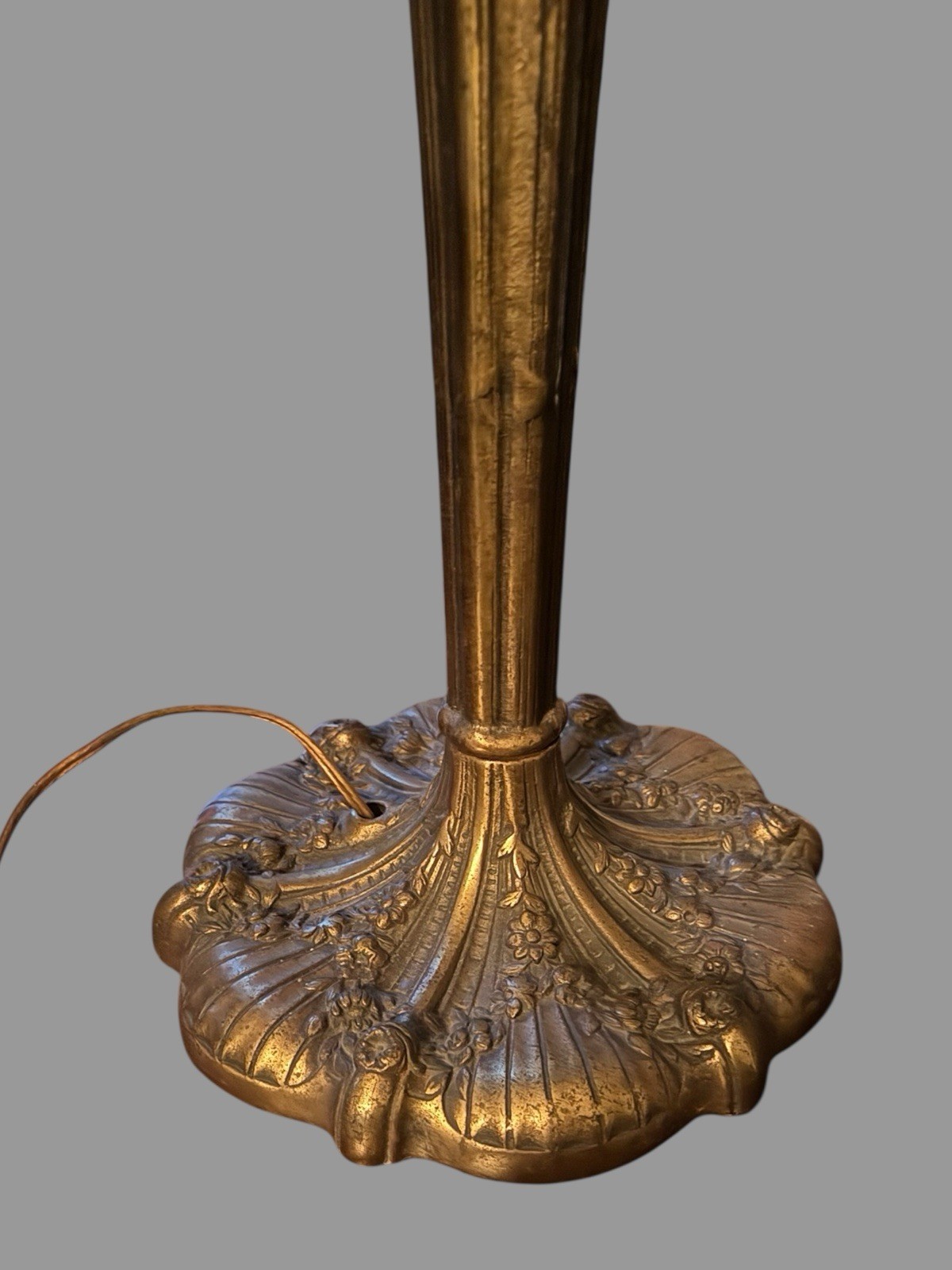 27" Victorian Table Lamp w Multiple Molded Colored Slag Glass Lamp Shade Panels