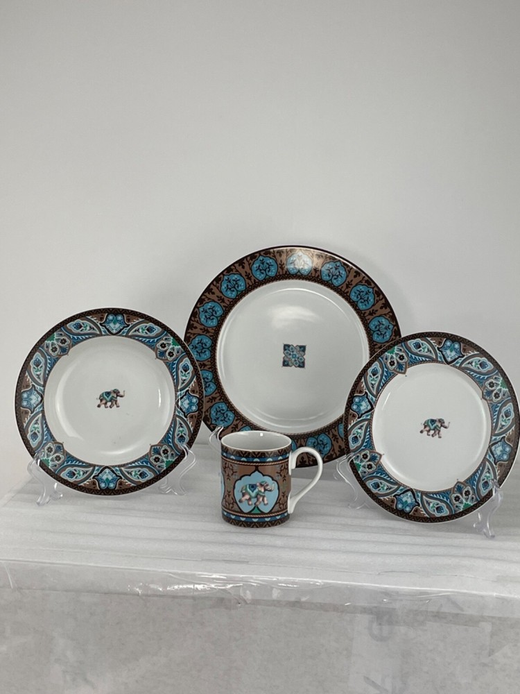 Vera Bradley My Home JAVA BLUE Andrea by Sadek 4 Piece Place Setting(s)