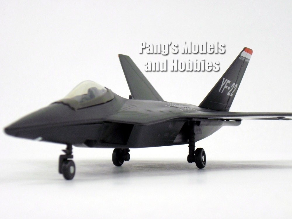 Lockheed F-22 Raptor - USAF 1/72 Scale Model Kit (Assembly Required)