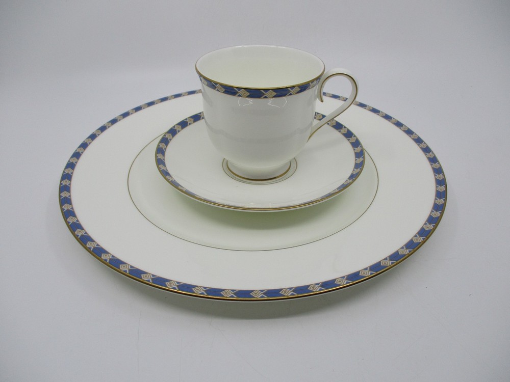 LENOX CASEY DINNER PLATE & CUP & SAUCER      0804F