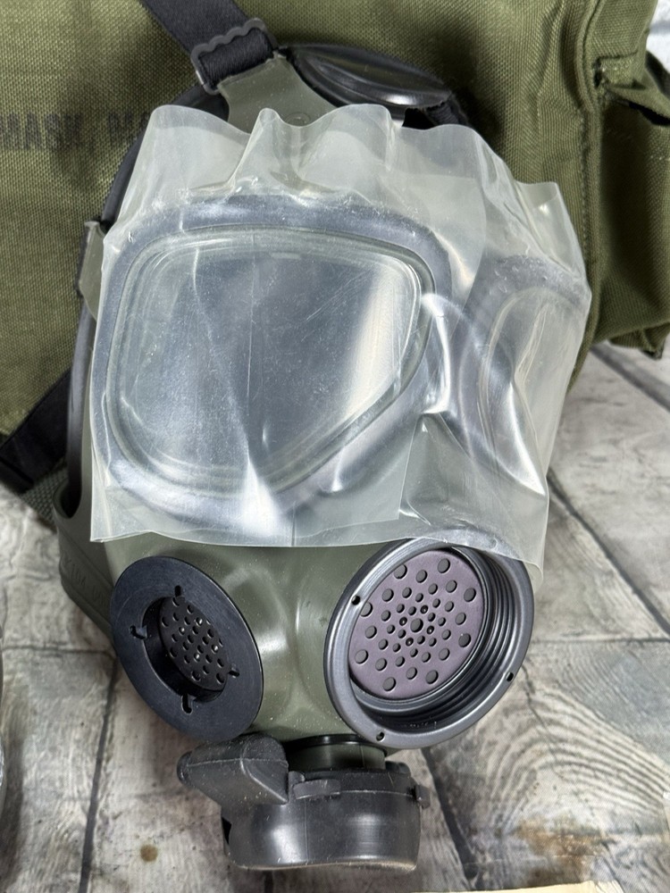 US M40 Gas Mask Small . Face Mask, Filter & Extra Inserts-C