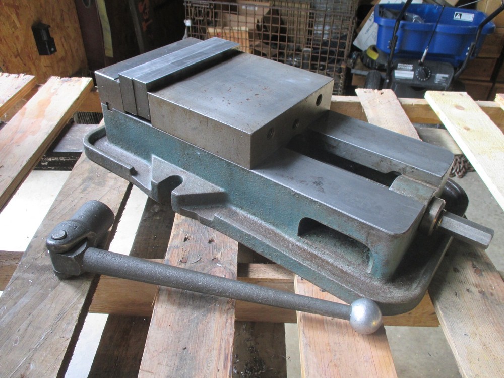 USED D80 Kurt 8" Milling Machine Vise with Handle