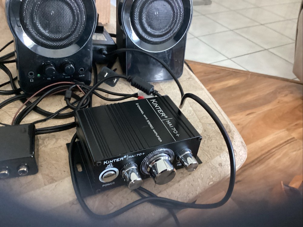Black web Speakers And Kinter 2 Channel Amplifier