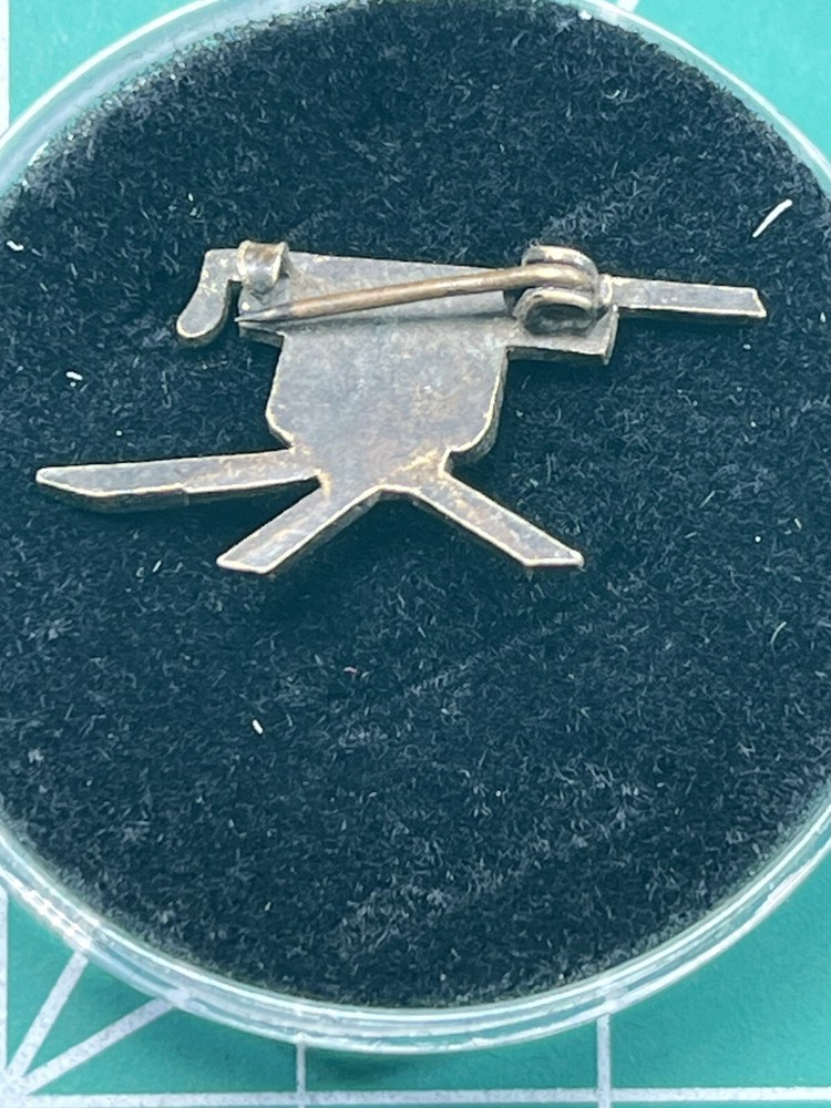 WW1 / WWII Homefront US Machine Gun Pin