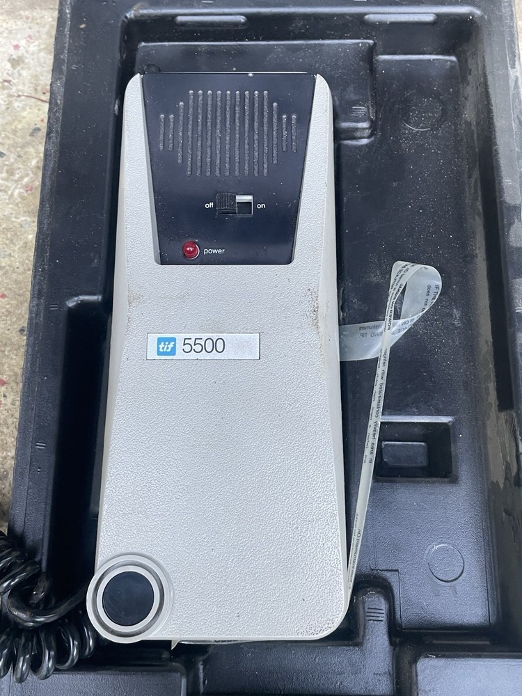 TIF 5500 Pump Style Automatic Halogen Leak Detector & Case