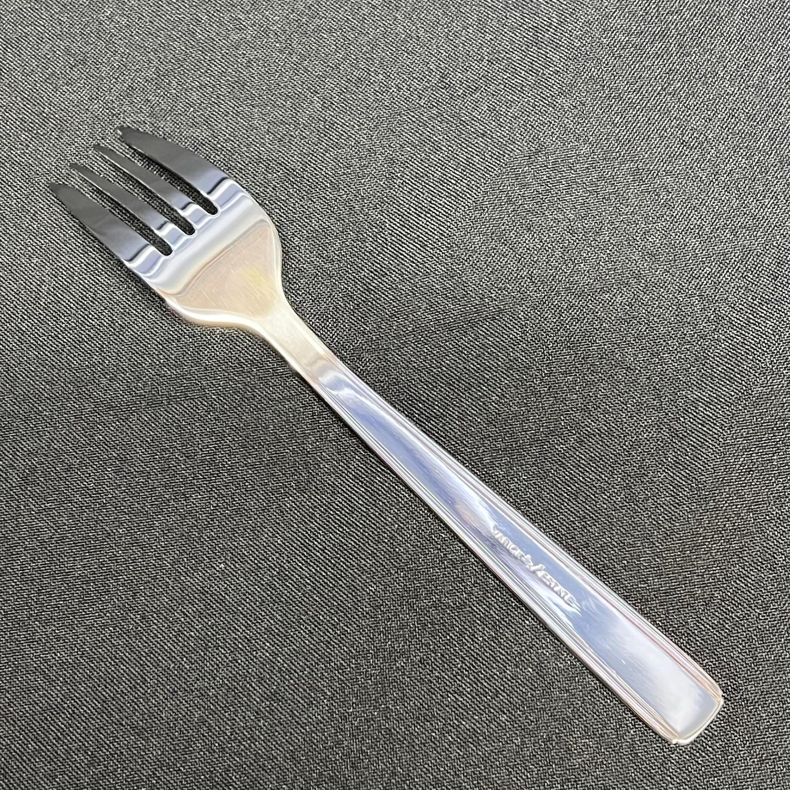 12-ct Heavy Weight 6¾" Salad/Dessert Fork • Varick Estate • 18/0 Stainless Steel