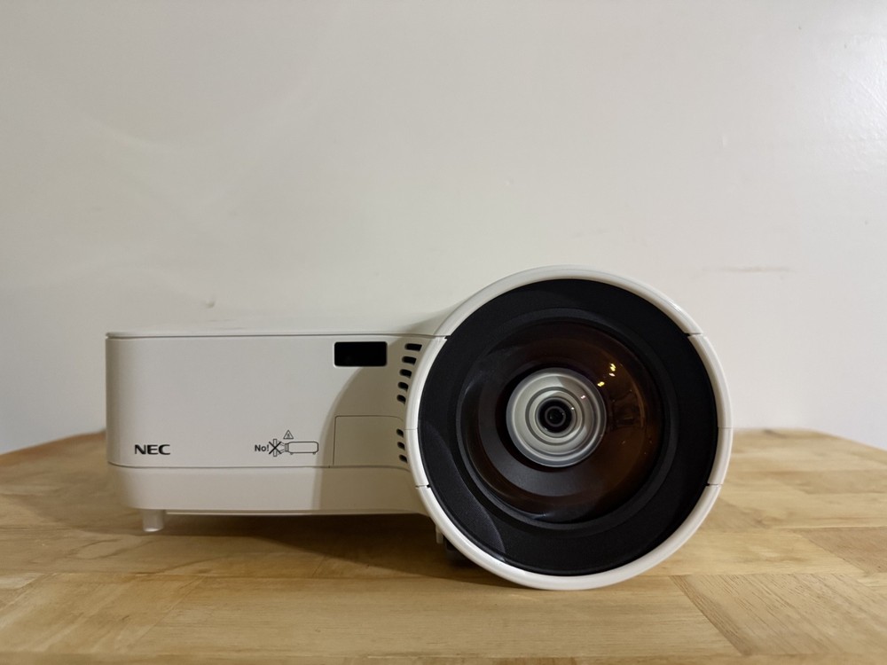 NEC NP610S Short Throw 3LCD Projector w/ Remote, Case, Power Cable & Adapters