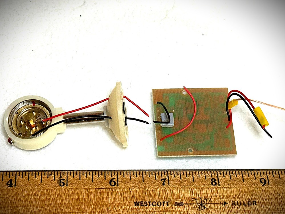 MXL V700 Microphone's Condenser circuit and pickup element, working