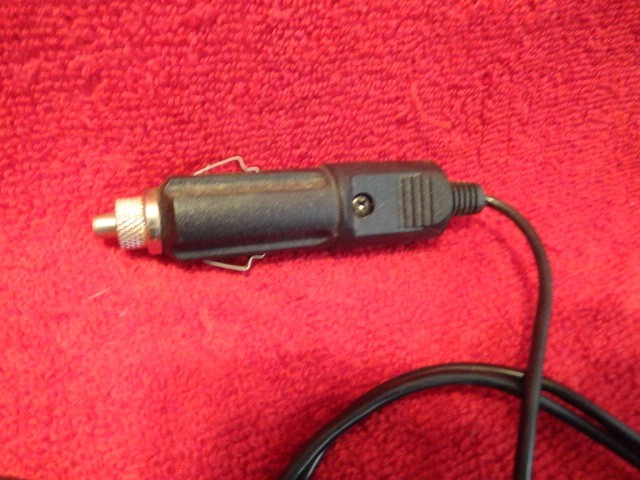 GPS POWER ADAPTER PLUGS INTO POWER SOURCE AND CIGARETTE LIGHTER ADAPTER