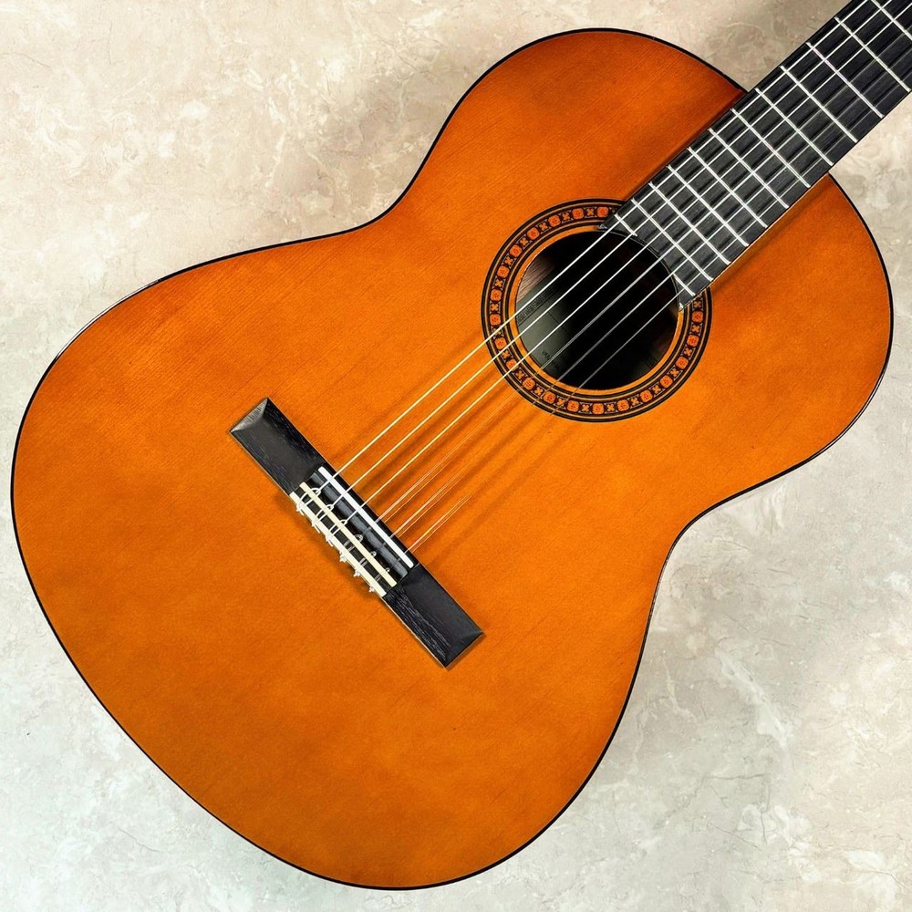Yamaha CS40 Mini Classical Guitar 580mm Scale Nylon Strings Soft Case Included