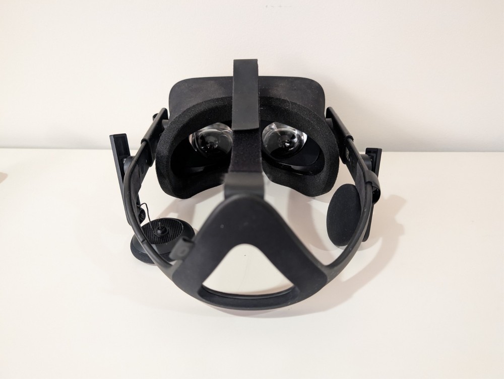 Oculus Rift CV1 Headset + Cable Left Earphone Loose