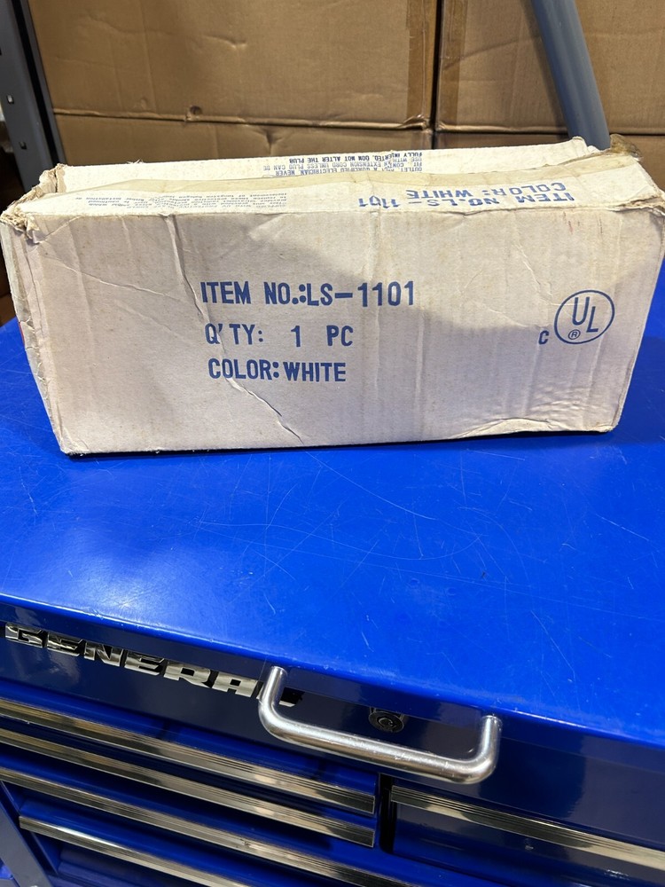 LS-1101 White Wall Sconce