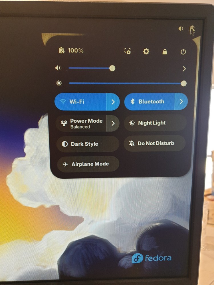 Linux Fedora V43-1.6, 64-bit, Bootable Live and Install USB Flash Drive