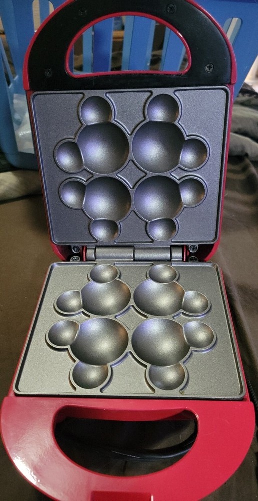 Disney Mickey Mouse Cake Pop Maker Red DCM-8