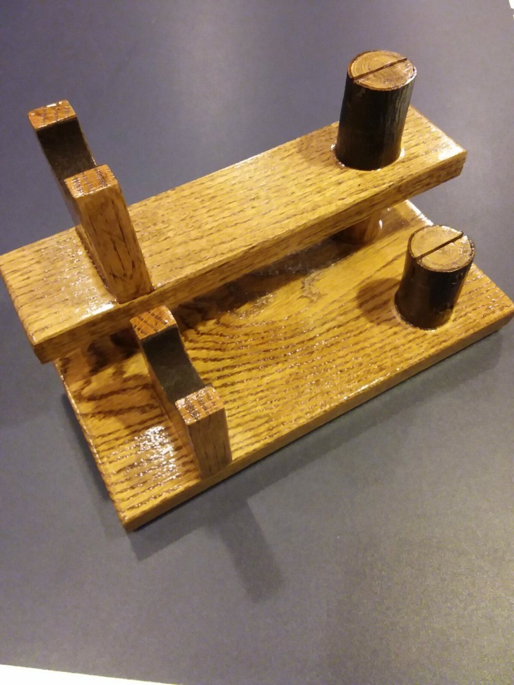 1--SOLID NORTHERN RED OAK DOUBLE KNIFE DISPLAY STAND