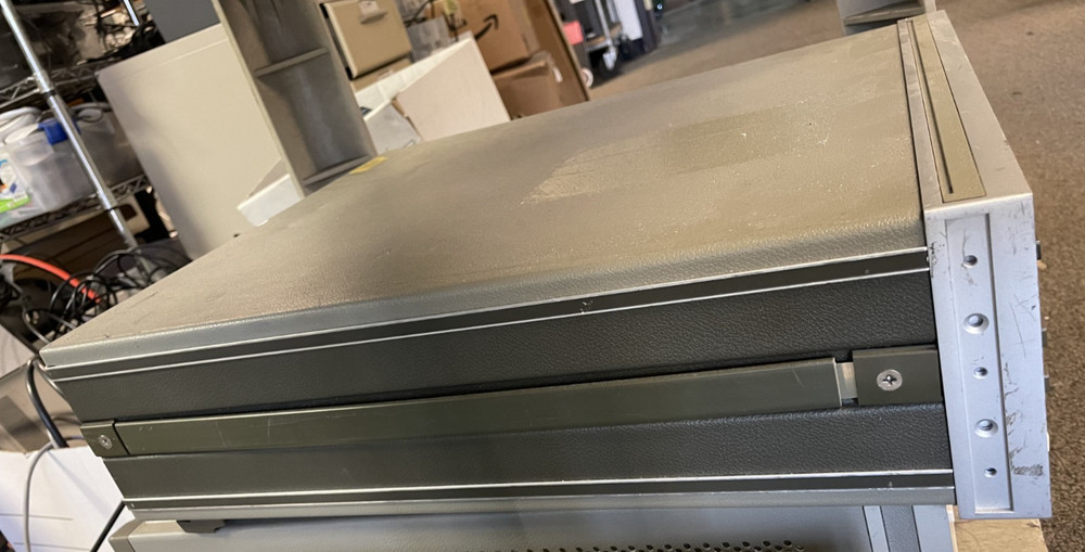 HP Hewlett Packard Synthesizer Function Generator 3325A Two Missing Feet