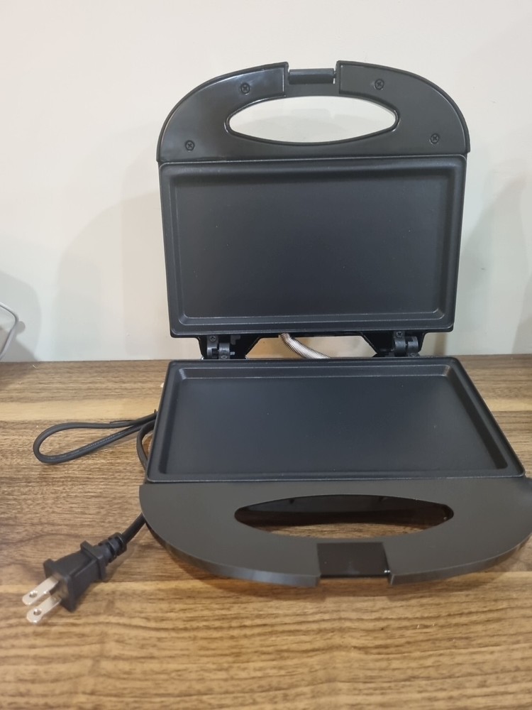 Aigostar Sandwich Maker with Non-Stick Deep Grid Surface