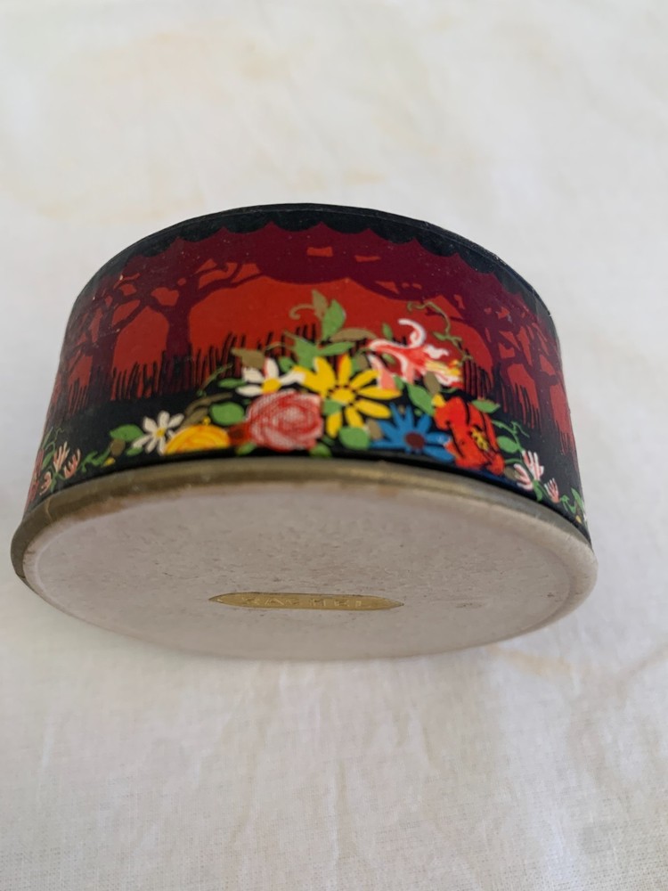 7 antique powder boxes, filled