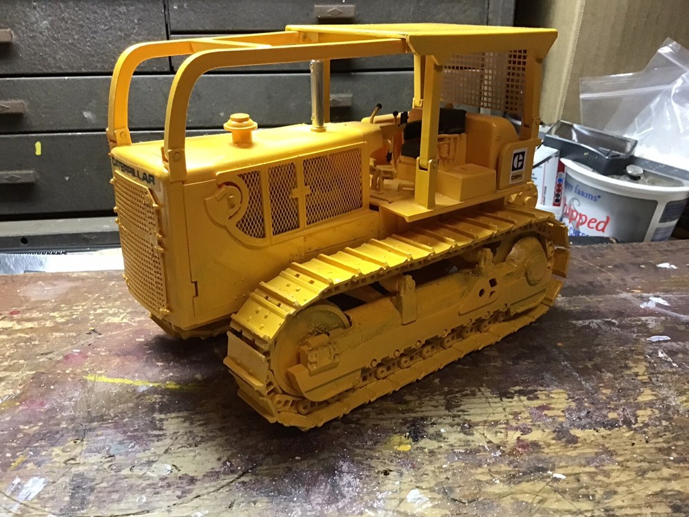 CUSTOM TRACKS FOR 1/25 SCALE AMT CAT DOZER MODEL