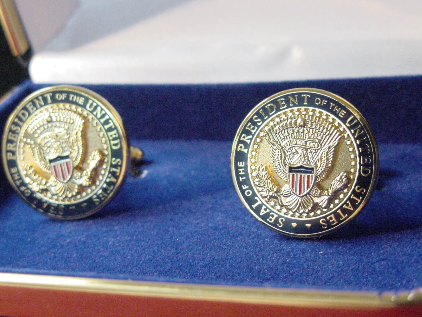 Pair of President Trump  Official issued white house staff cufflinks-Free Ship