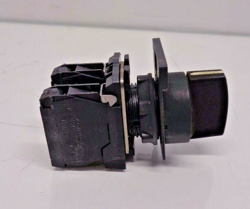 TELEMECANIQUE ZBE-101 3 POSTION SELECTOR SWITCH