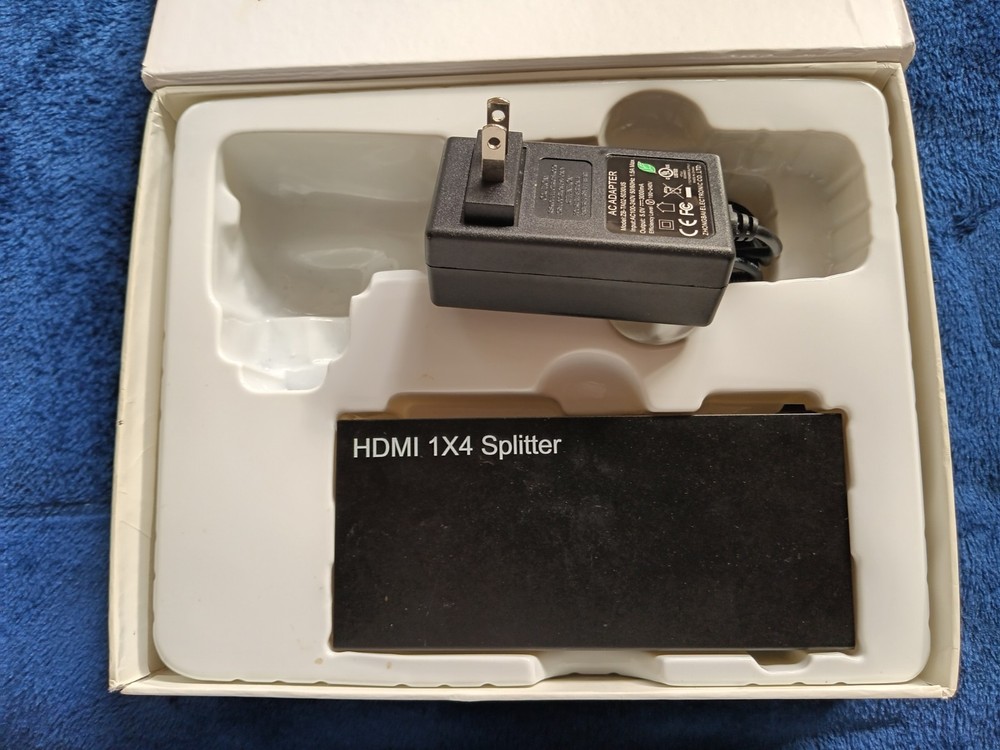 1x4 mini HDMI Splitter - with Power Cord