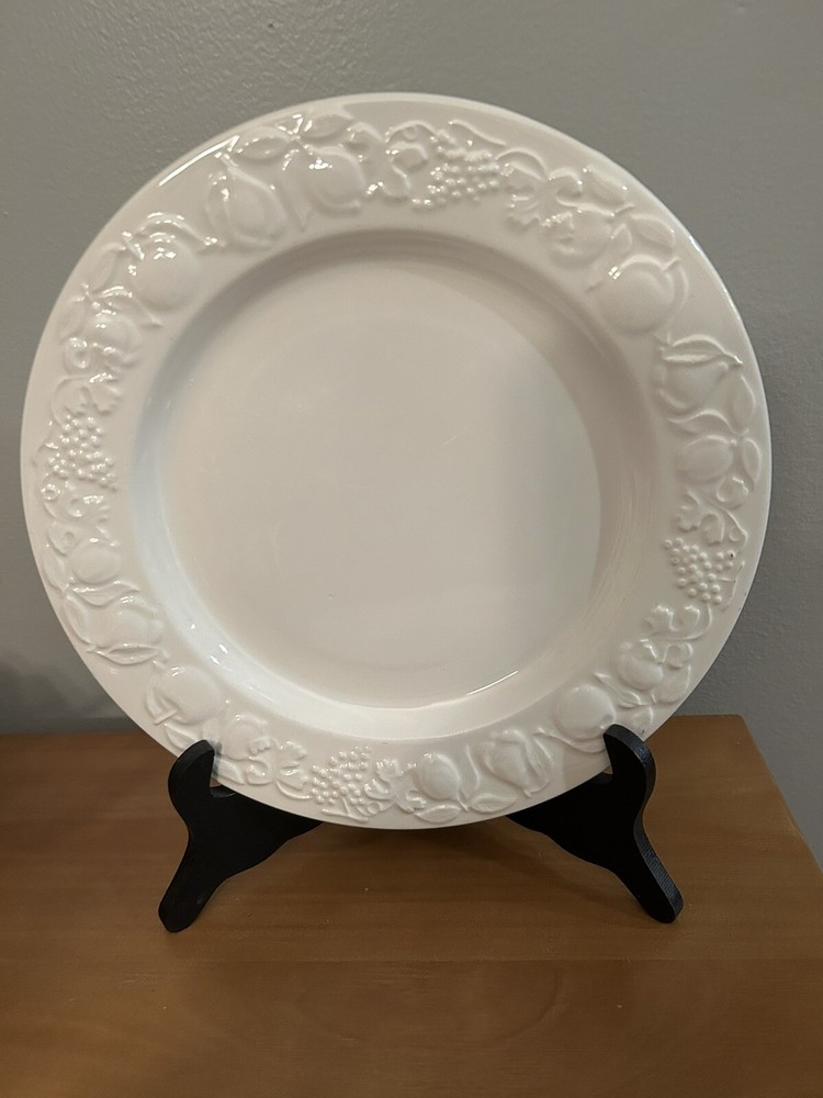 Windsor Browne 10” White Embossed Fruit Pattern Dinner Plate, Italy