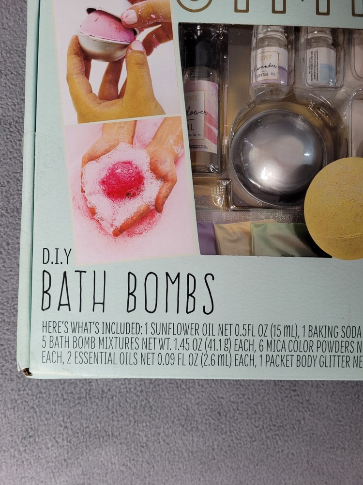 DIY Bath Bombs Kit STMT Create Scented Bath Bombs DAMAGED BOX