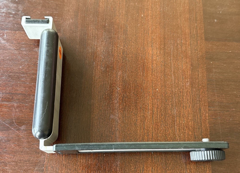 Braun Camera Grip Flash Bracket - Germany