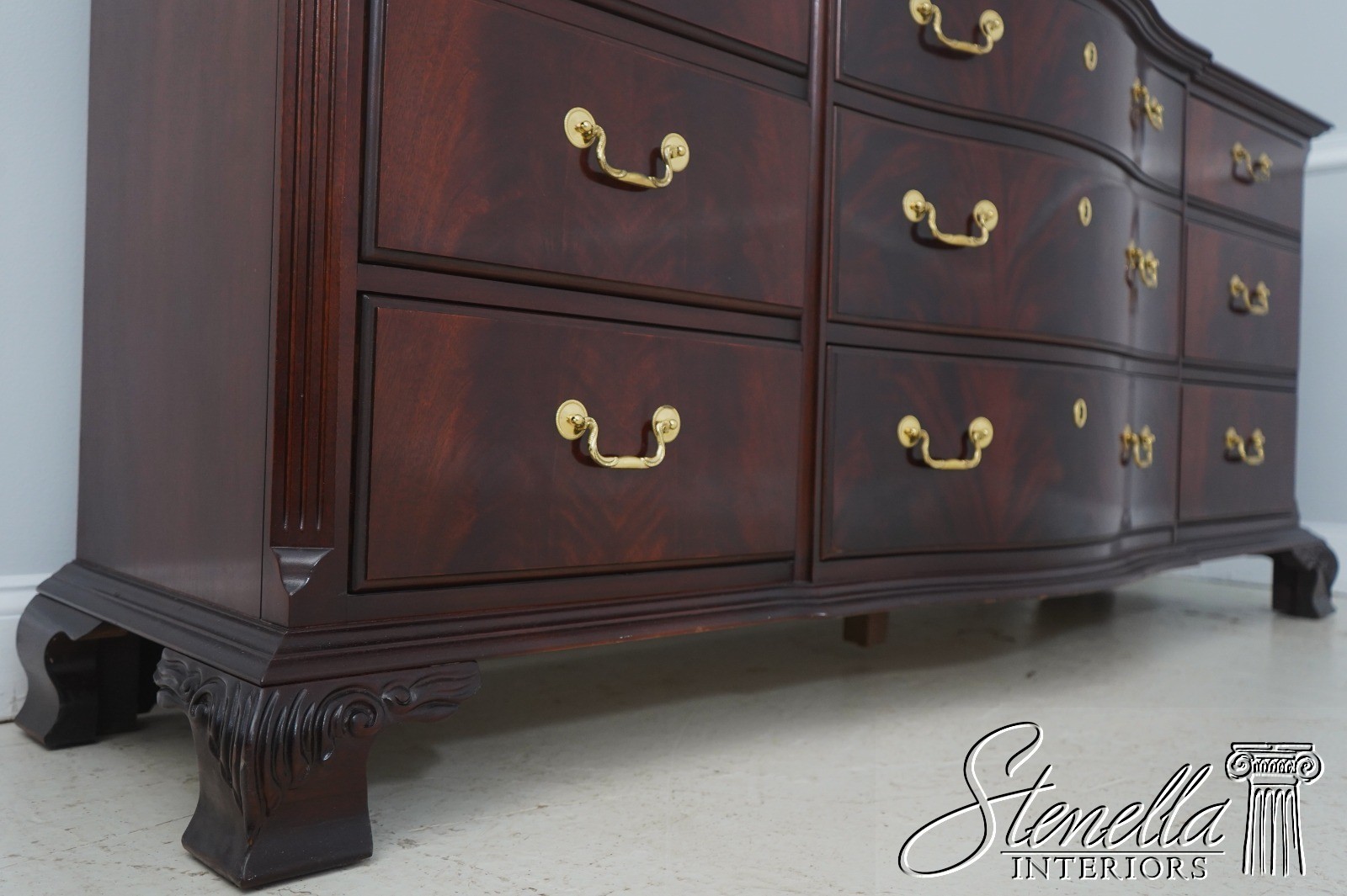 F71791: THOMASVILLE Chippendale Style Mahogany Dresser w. Mirror
