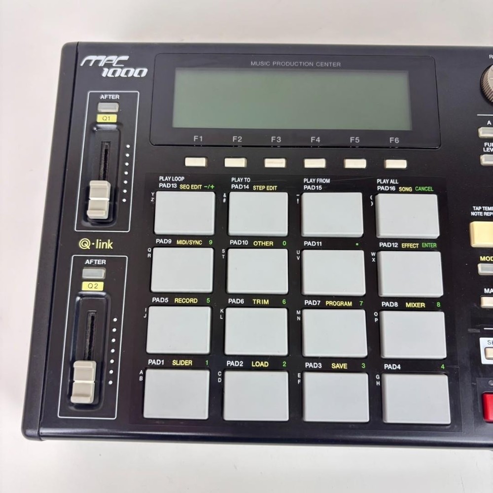 AKAI Professional MPC1000 Sampler Sequencer Effector 32MB