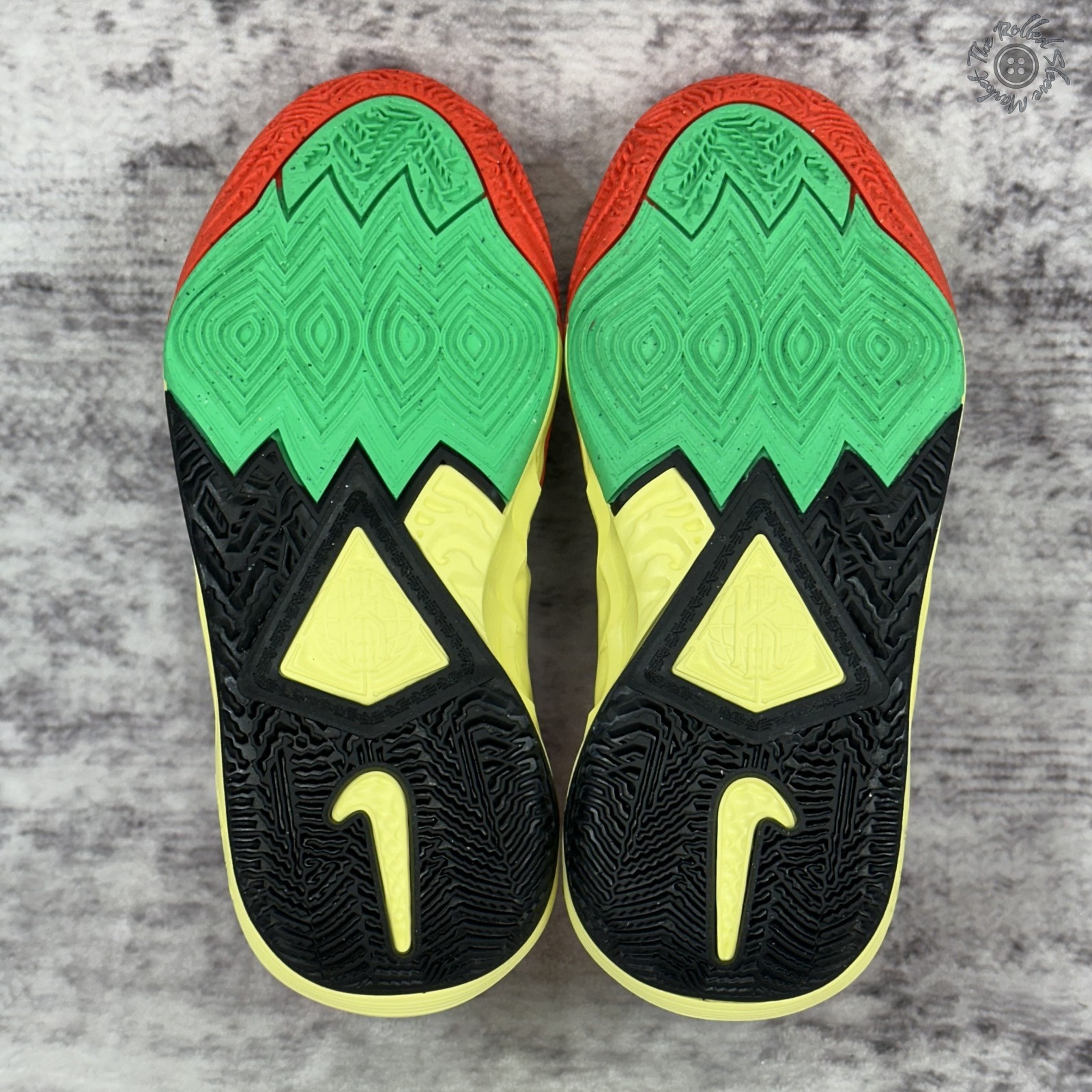 New No Box Nike Kyrie 8 GO GS Basketball Size 3.5Y Youth Black Lemon DQ8076-003