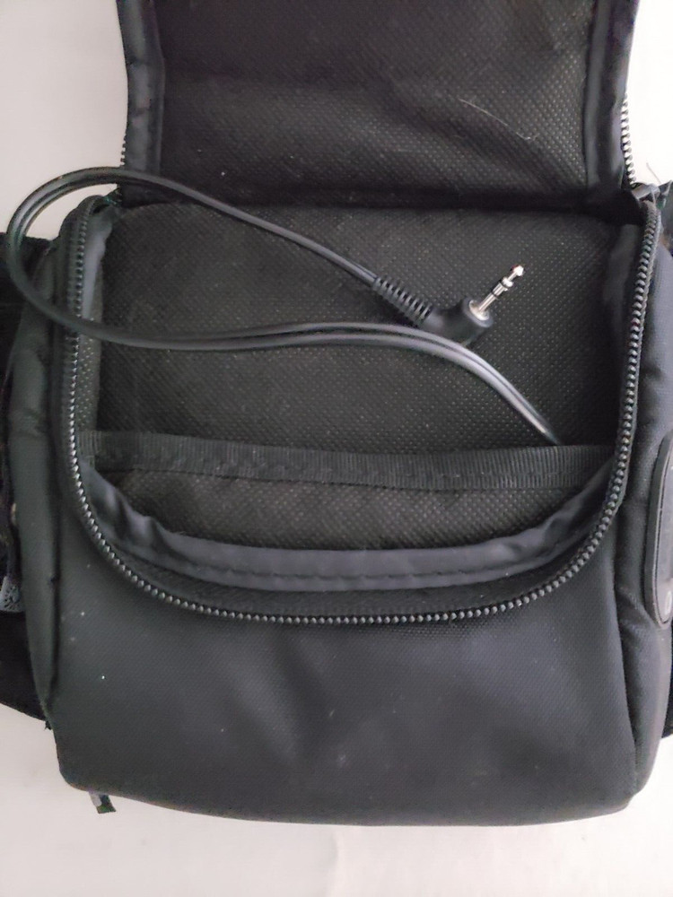 Case Logic CD PLAYER Compact CARRYING Case Black Audio Input Output Connect