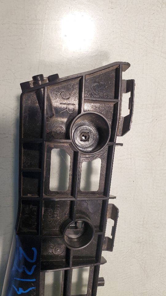 PRIUS 2014 RH FRONT BUMP BRACKET